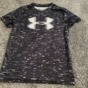 underarmour heatgear black and white shirt M